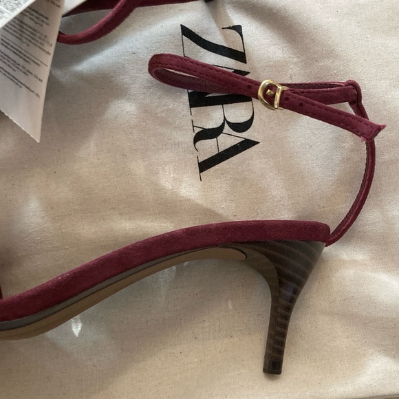 Zara Suede Mid-Heel Ankle Strap Sandals w/Dust Bag - Picture 9 of 15